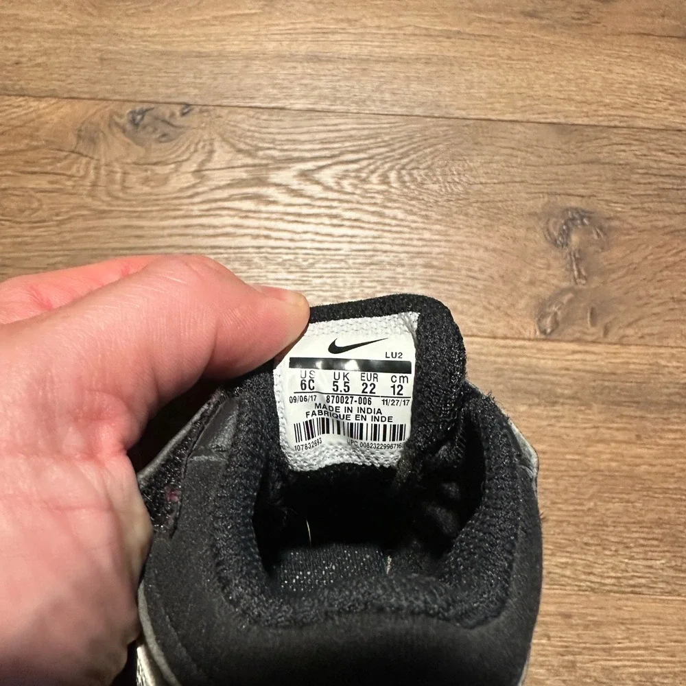 Nike‎ Black Court Borough Mid Sneakers Kids Size 6C 870027-006